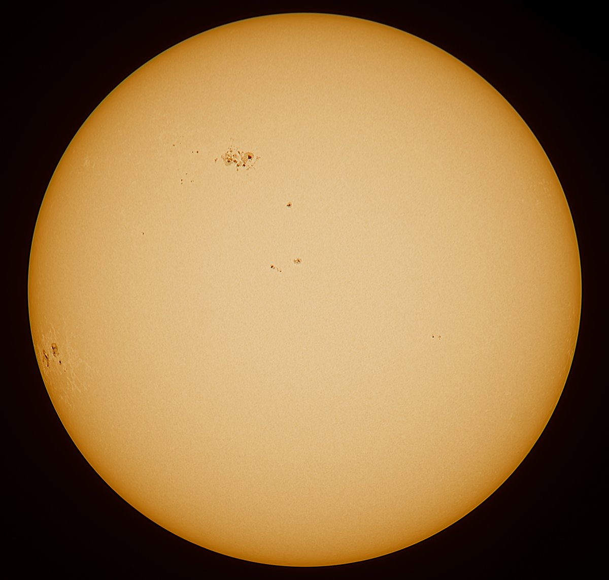 Sun today 29052024. Good to see the return of the active region that gave us the spectacular aurora as far south as Trinidad and Tobago on 10 May. It still looks buzzing on the lower east limb. #sun #solar #sunspots #sunhour #astrophotography #astronomy #stormhour #thephotohour