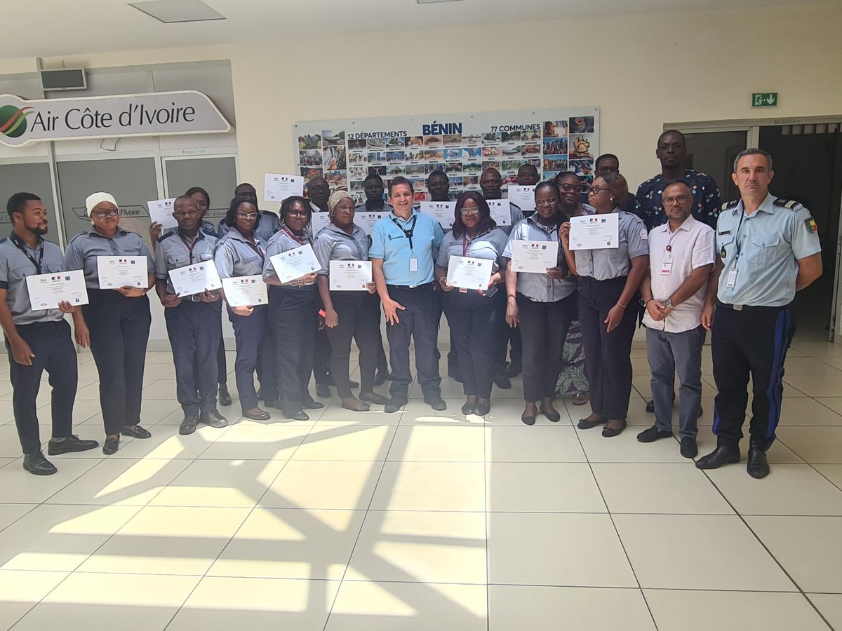 CoopSecuDefense's tweet photo. 🇧🇯🇫🇷: mission d’expertise sur la sûreté du fret aérien

Soutenue financièrement par la #DCSD et organisée par  la #CRASAC, une #formation spécialisée sur la sûreté du fret aérien a été menée par un expert gendarme bénéficiant à 2⃣0⃣ professionnels. 
@ambafrancebenin https://t.co/E0DmYQnUv4