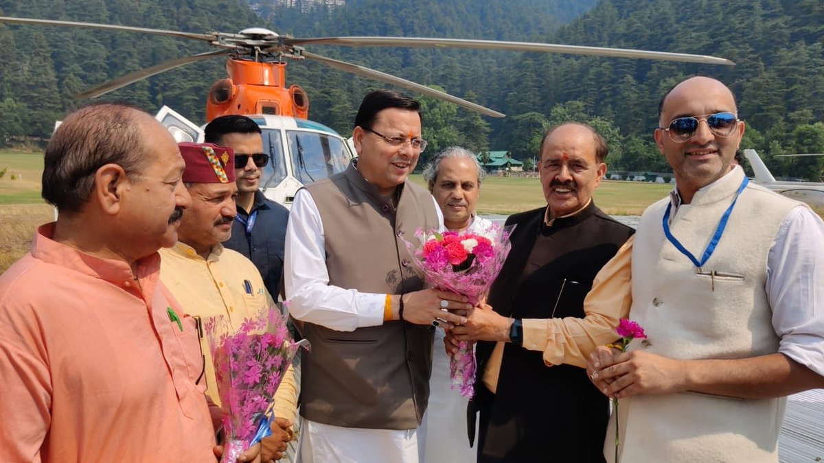 शिमला, हिमाचल प्रदेश पहुँचने पर भाजपा के कर्मठ कार्यकर्ताओं द्वारा किए गए आत्मीय स्वागत से मन अभिभूत है। आज शिमला में उत्तराखण्ड प्रवासी भाई-बहनों के साथ बैठक करूंगा। शिमला का हर मतदाता प्रदेश और देश के सर्वांगीण विकास हेतु आदरणीय श्री @narendramodi जी को पुनः प्रधानमंत्री बनाने