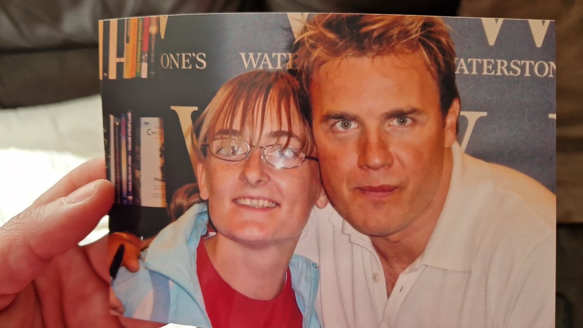 Having a sort out and came across this photo from November 2006 at <a href="/GaryBarlow/">Gary Barlow</a> book signing at Waterstones in London's Oxford Street.  Feel like it's time for a new one. I need to meet him again to update this photo 🙏