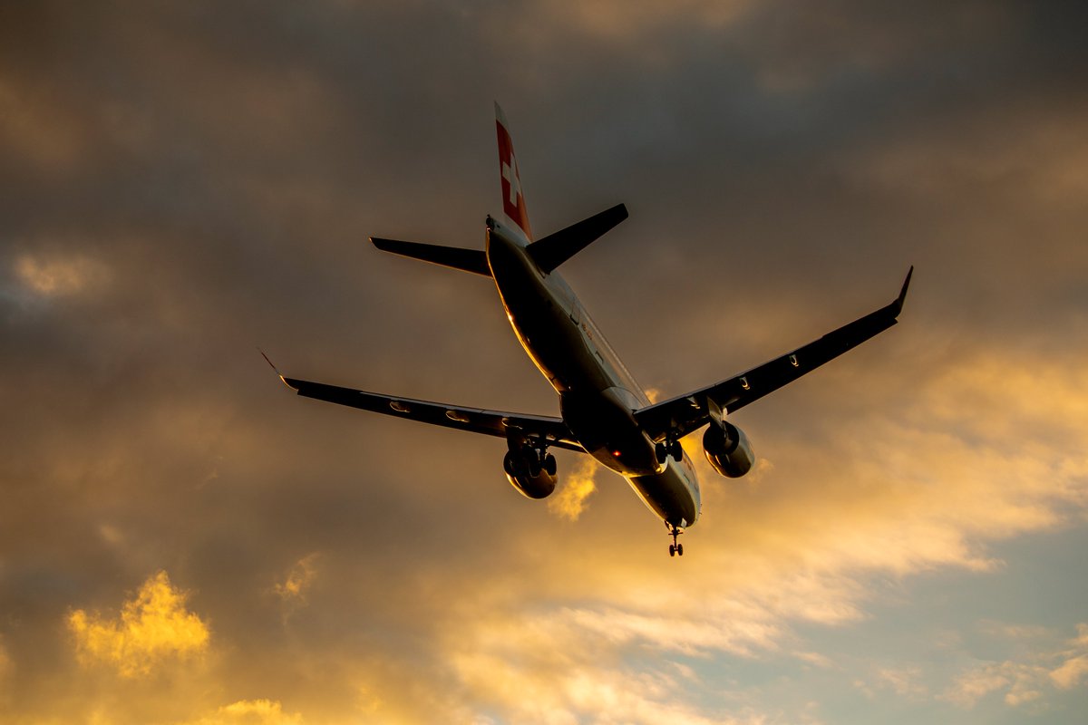 A sunset makes us dream of the beautiful journeys we want to experience. ✈🌇 Let’s make those dreams come true and #flyswiss to a new adventure. Where would you be going to? 🌍☀ Photo by @patmurphyaviation on Instagram #sunset