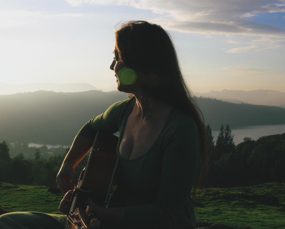 ARTICLE: Lake District singer ends tour with Ambleside homecoming 

Read more here - nwemail.co.uk/news/24337062.…