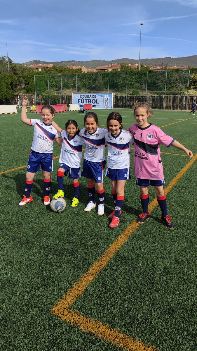 El próximo fin de semana continuará el 4º Torneo Zapatines en Arnedo. La primera jornada nos dejó estas imágenes donde los verdaderos ganadores fueron todos los niños y niñas que disfrutaron de una gran jornada de fútbol y convivencia. #lariojadeporte #deporte #larioja