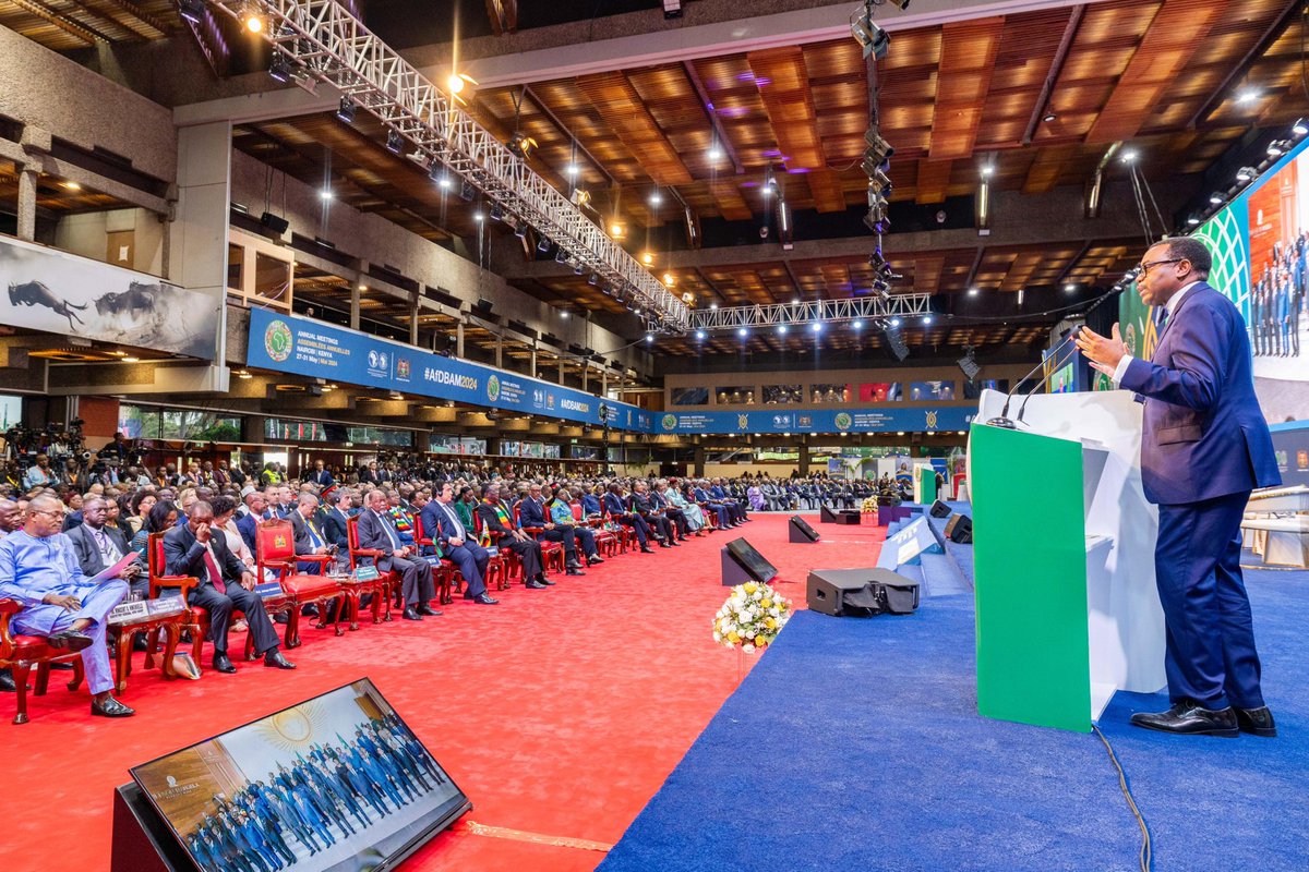 WilliamsRuto's tweet photo. It is urgent that African integration be deepened to spur increased intra-continental trade. This intervention will accelerate economic growth and generate more productive jobs for millions of our young people.

At the Kenyatta International Convention Centre, Nairobi, for the African Development Bank Group and Africa Development Fund Annual Meetings.

Joined by Presidents @PaulKagame (Rwanda), @edmnangagwa (Zimbabwe), Mohamed al-Menfi (Libya) and @HassanSMohamud (Somalia), among other leaders.