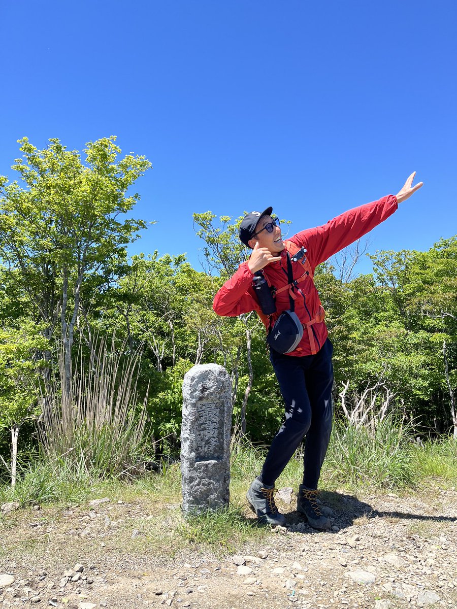 surf_tko's tweet photo. おTKO最高峰〜！#和歌山県最高峰 #龍神岳 #護摩壇山 #ブルースカイ #goodhikeday #goodsunnyday #アイラブ低山登山 #サーファー登山部  #mmm765 https://t.co/TmXNkzcN7o