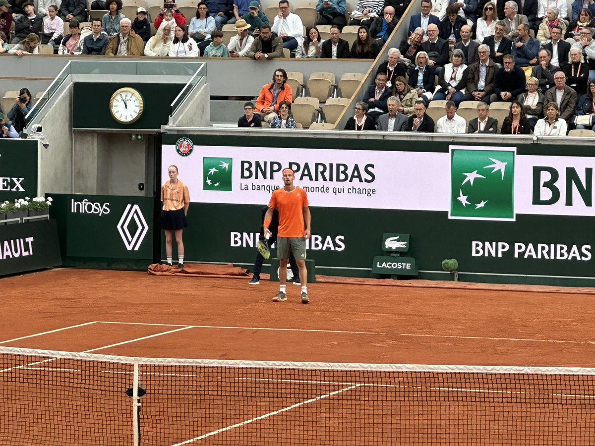 Twelve months ago, Daniel Altmaier had the biggest moment of his career on this Lenglen stadium, saving multiple match points before beating Jannik Sinner in a 5-set battle. But he is not having much joy early on today here, getting destroyed by Stef Tsitsipas. 6-3, 4-0