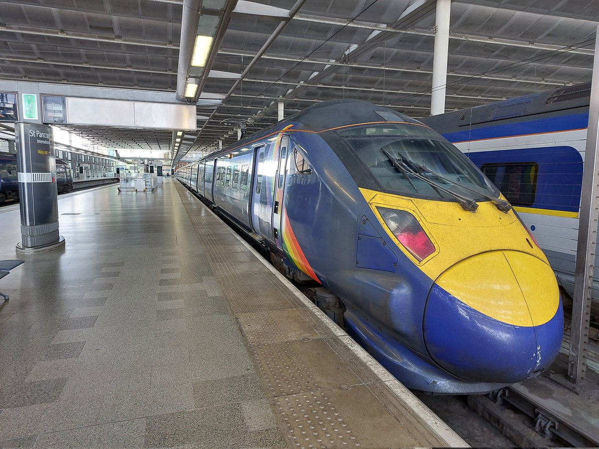 The last train for me today is the #trainbow as far as Ashford.