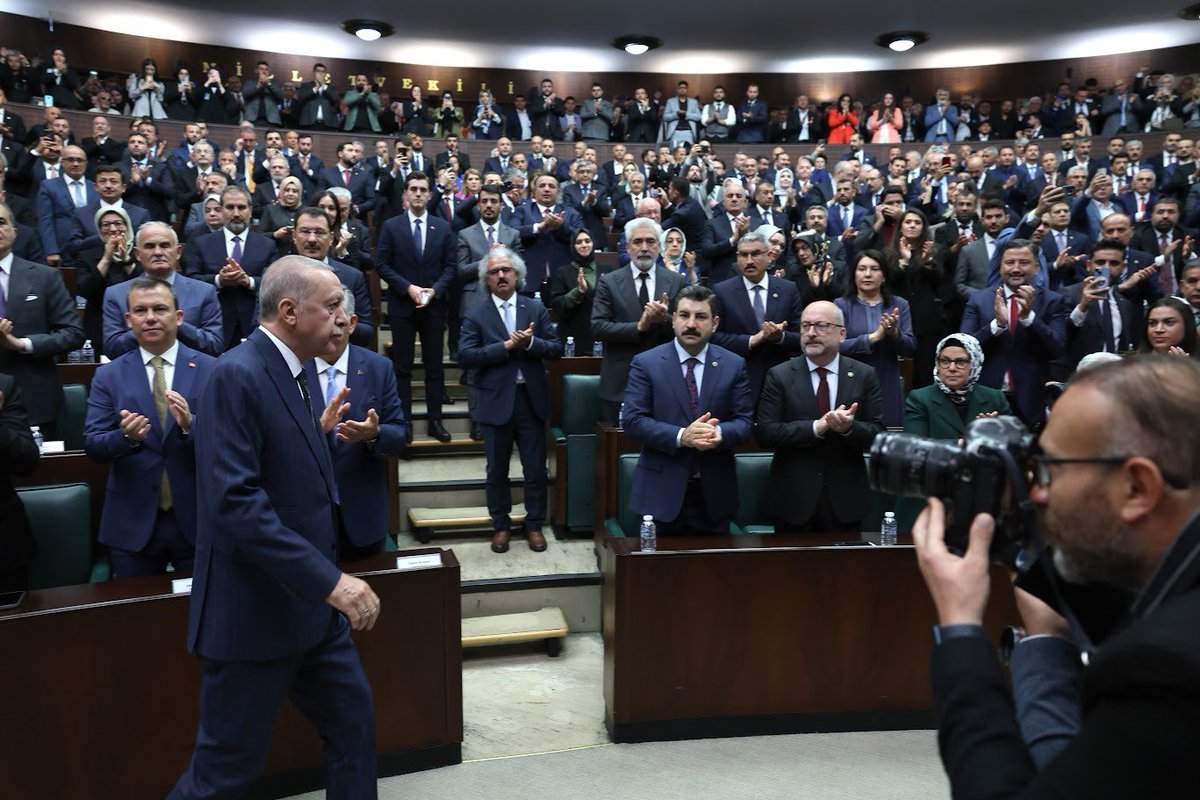 📍#TBMM AK Parti Grup Toplantısında; Genel Başkanımız Cumhurbaşkanımız Recep Tayyip Erdoğan’ın hitaplarını dinliyoruz. @RTErdogan