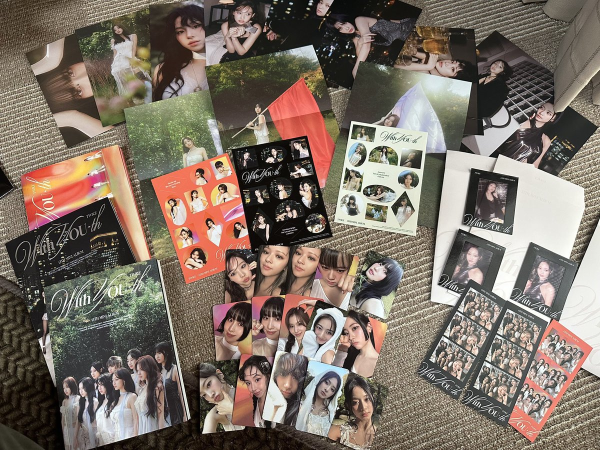 handsanatiser's tweet image. ᡣ𐭩 . ° twice x oishi snacktacular fanmeet fan support on june 1

hi onces! i'll be giving away official photocards, unsealed albums, satzu chocolates &amp;amp; other inclusions as FREEBIES 🩵

– like &amp;amp; rt
– follow me 
– show proofs
– strictly 1:1
– for trades, pls dm &amp;gt;&amp;lt;

see you!