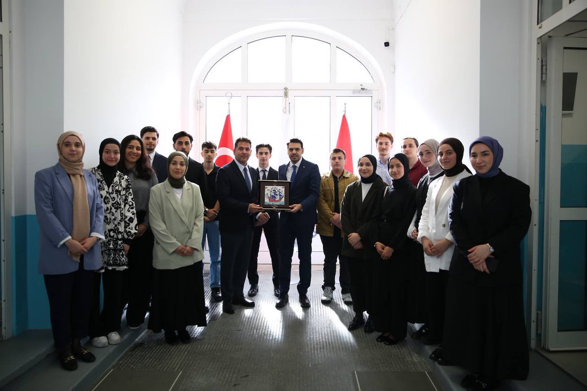 Maarif Vakfı Viyana bünyesinde farklı disiplinlerde eğitim alan genç kardeşlerimizle buluştuk.

Maşallah her biri yarınlara ilham kaynağı olacak değerde. 

Yolları her daim açık olsun! 

#Nice60Yıllara 🇹🇷🇦🇹