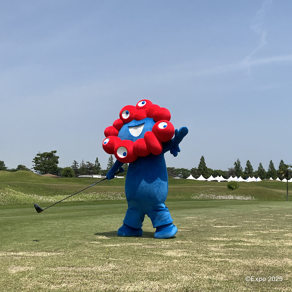 (ミズノオープン おまけ画像)
\ミャクミャクがゴルフに挑戦！/
大阪・関西万博 公式キャラクターのミャクミャクが、～全英への道～ミズノオープン会場でゴルフに挑戦していました✨
ミャクミャクの華麗なスイングで、ギャラリーの皆様の視線を集めていました👀