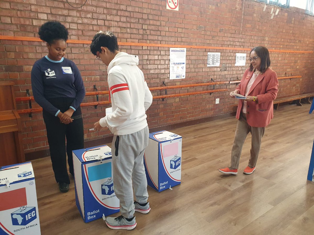 ForGoodZA's tweet photo. Patricia De Lille casts her vote🟠❎

A vote to stop the suffering in our communities ❎

A vote to protect our climate and beautiful country ❎

A vote based on the principles of Enviromental, Spatial, Economic and Social Justice ❎

#SwitchToGOOD https://t.co/w87r6xIfQL