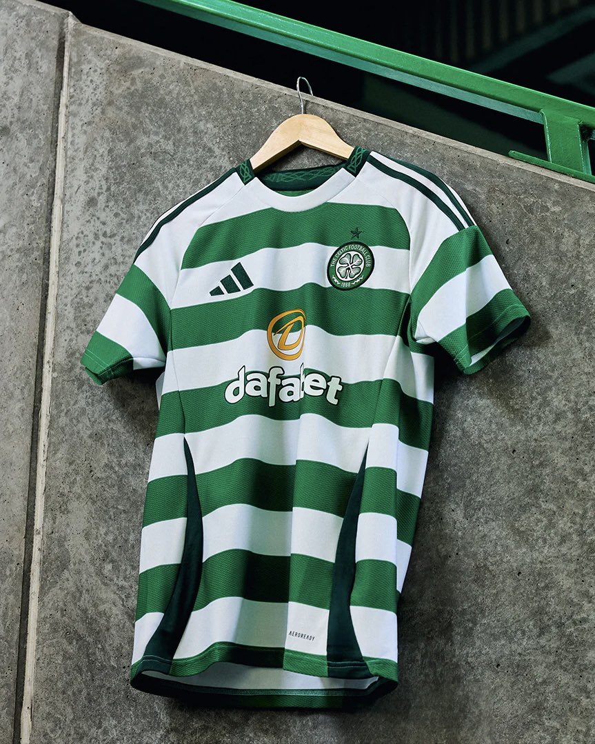🍀 Voici le nouveau maillot domicile du Celtic FC. Simple, efficace.