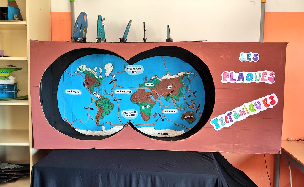 Última trobada presencial a la ZER Riu i Serra. Hem trobat projectes xulíssims com el trencaclosques a mida gegant o un diorama de les plaques tectòniques amb un circuit elèctric! 
Top 🔝🔝🔝🔝
#STEAMcat <a href="/InnovacioE/">Innovació Educativa, Departament Educació</a> <a href="/merino_manel/">𝕄𝕒𝕟𝕖𝕝 𝕄𝕖𝕣𝕚𝕟𝕠 𝕚 𝕍𝕒𝕝𝕖𝕟𝕔𝕚𝕒</a> <a href="/merce_requena/">Mercè Requena</a> <a href="/mbraup/">Mireia Braup</a> <a href="/jmercadelo/">Joan Mercadé</a>