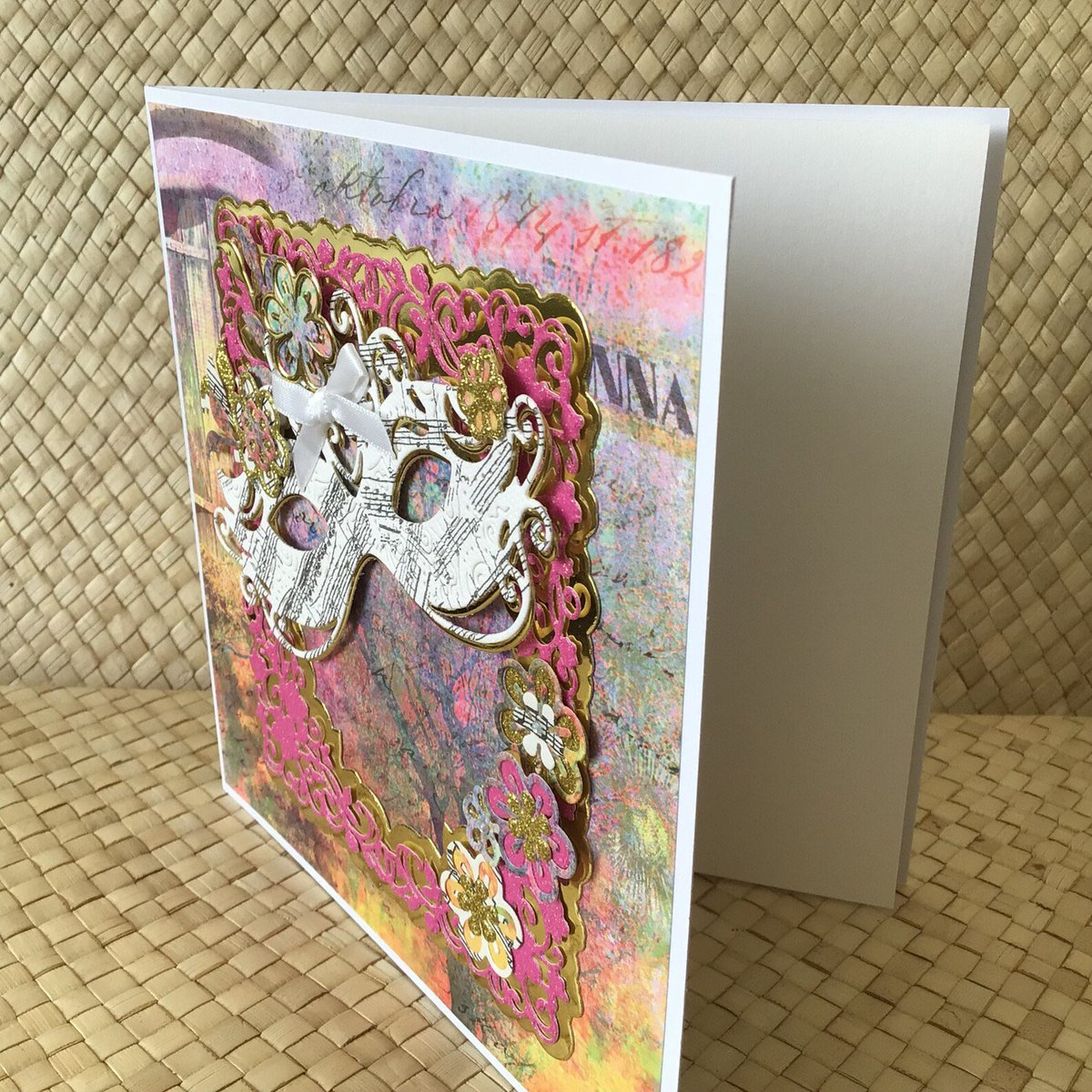 Summer lovin’ in hot pink 🌞🩷

Venice Carnival Birthday Card - Commedia dell'Arte Card - Italian Inspired Card etsy.me/3WY5gZ6 

#elevenseshour #shopindie #handmadeinUK #bespokecards #ooak #mhhsbd