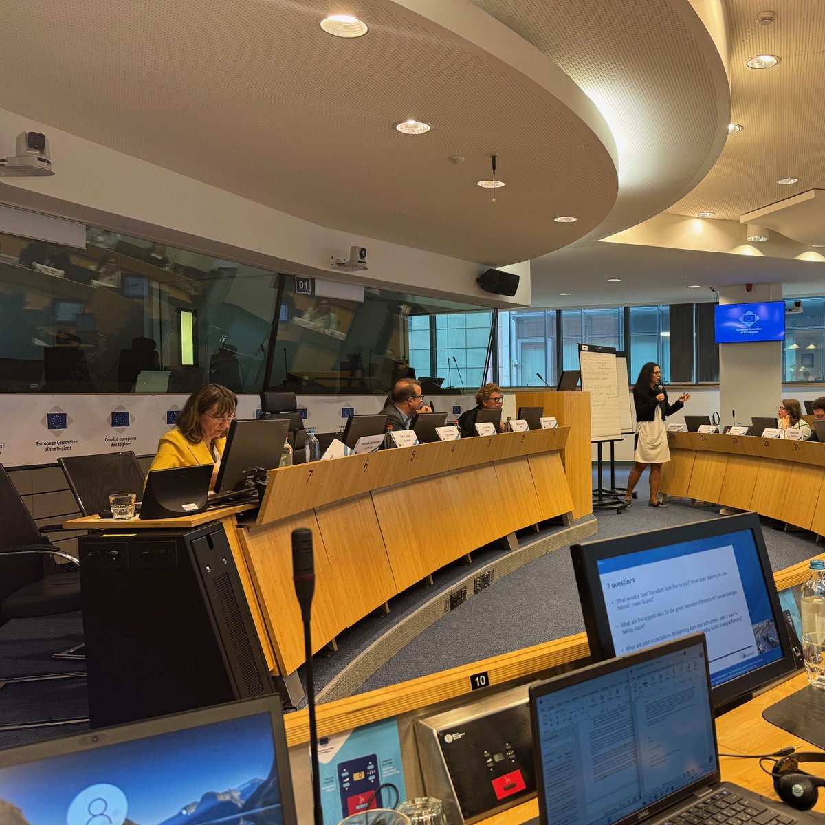 At the #tripartite exchange seminar, we discuss 

▶️what just transition looks like and what it means to #leavenoonebehind

▶️what are the risks for #greentransition if there is no #socialdialogue

Powered by @Cedefop @Eurofound @etfeuropa @EUEnvironment and hosted by @EU_EESC