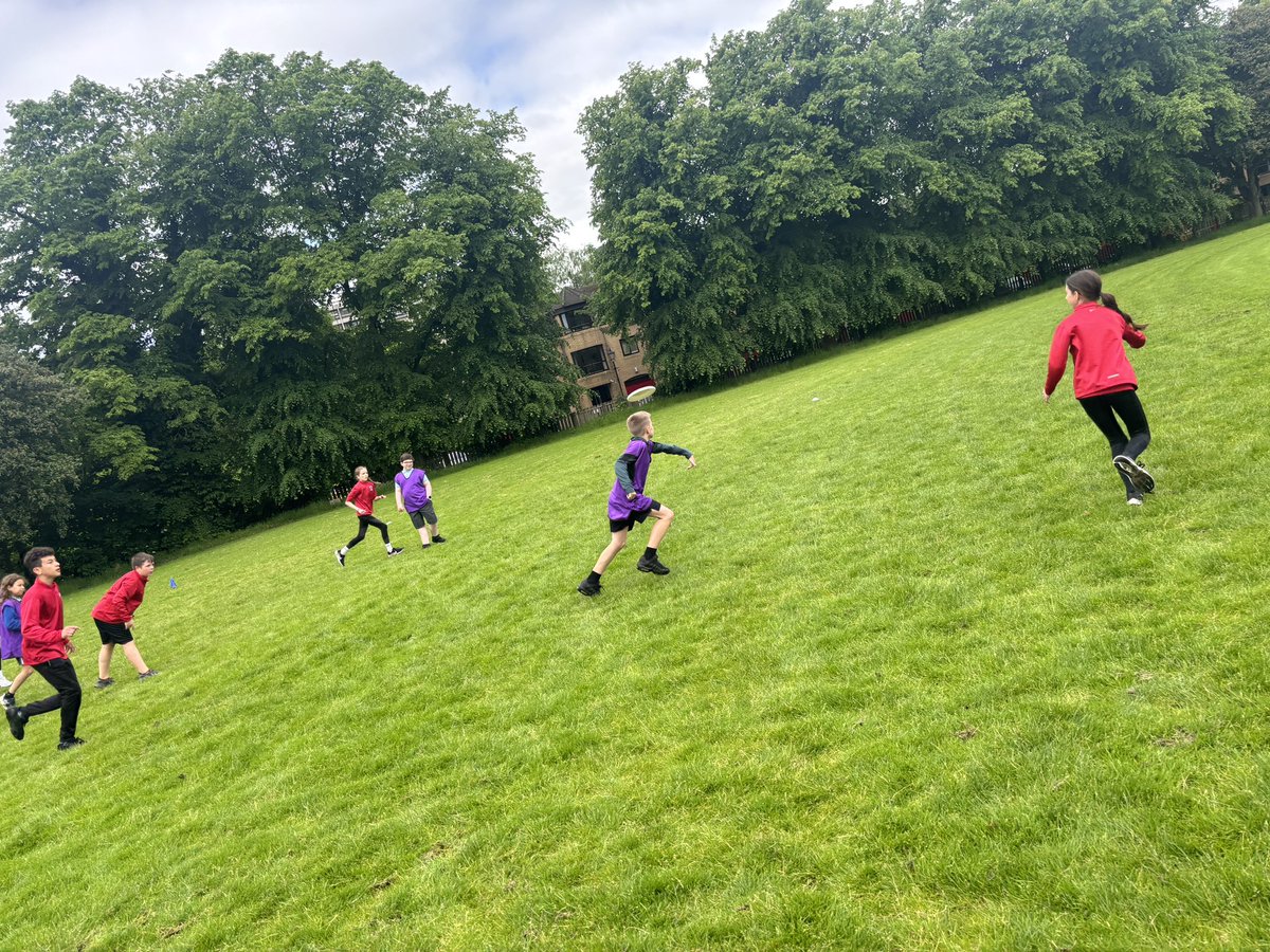 Second game and a 5-0 win 🌟🥳 for their first time playing Ultimate Frisbee <a href="/glasgowultimate/">Glasgow Ultimate</a> event, I am super impressed! Not only with their skills but their support and fair play ✨ <a href="/CorpusChristi_K/">Corpus Christi PS</a> @ACTIVESCHOOLSJS