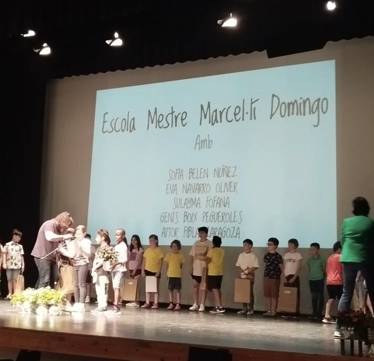 👩🏻‍🏫 𝗘𝗗𝗨𝗖𝗔𝗖𝗜𝗢́ | L'Escola Mestre Marcel·lí Domingo de #Roquetes, premi als #JocsFloralsEscolars 💐

🏆 L'alumnat de tercer guanya el concurs a les #TerresdelEbre en categoria B2 de #poesia, amb l'obra '𝘖𝘭𝘪́𝘮𝘱𝘪𝘢𝘥𝘦𝘴'

🤗 FELICITATS A TOTS I TOTES❗️

#OrgullRoquetenc
