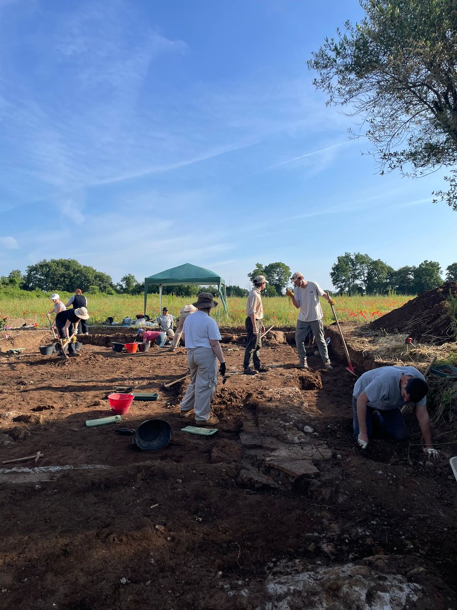 A busy morning in the trench on Day 3 of our excavations at @FaleriiNovi @stephenjohnkay @dr_bone_lady @emlynkd @SASNews @LondonU