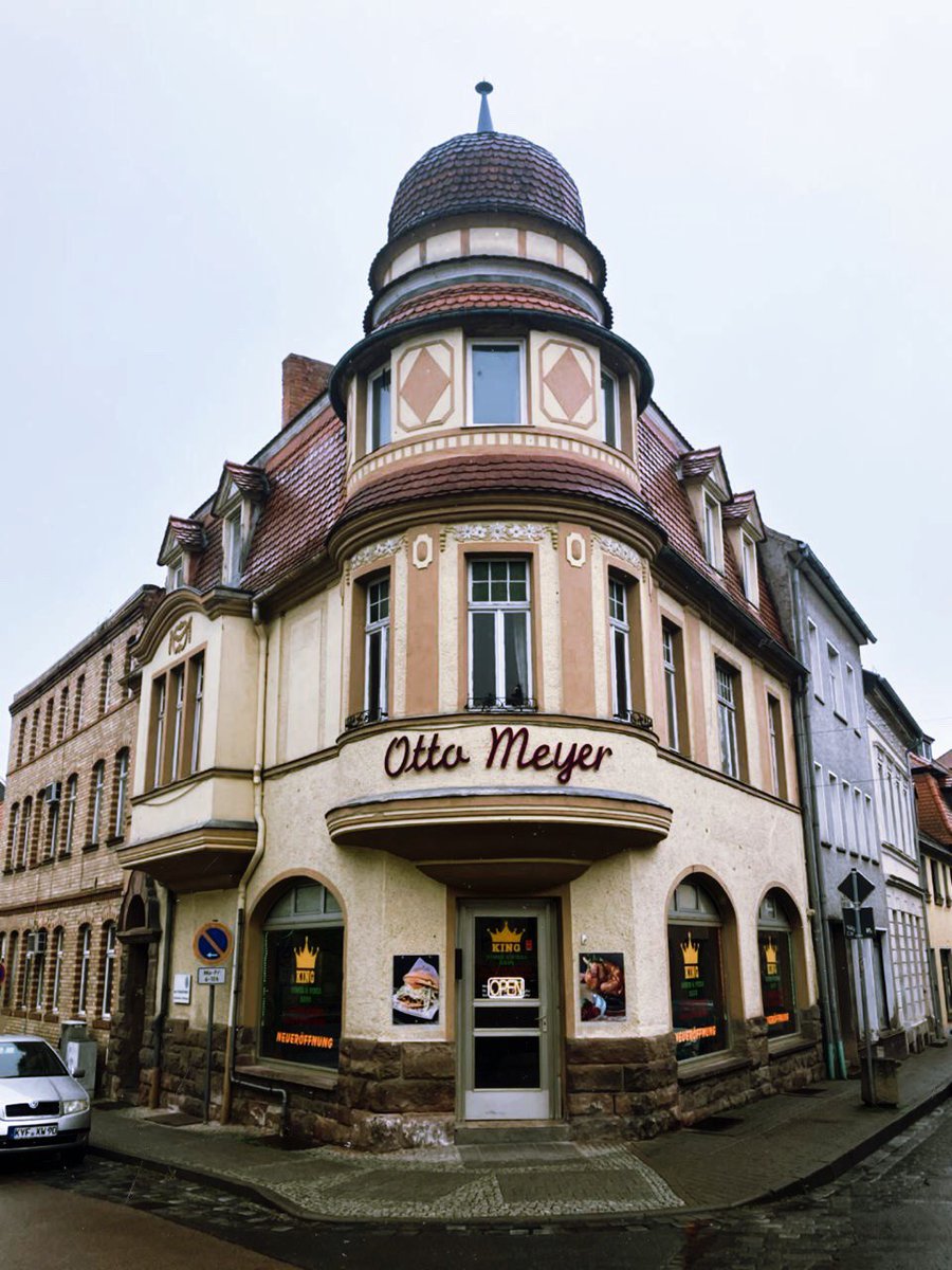 KathKroeger's tweet photo. Die schönste Schreibschrift im ganzen Ort
#Archigrafie #Artern #Thüringen #GhostSign #SignetFantomes https://t.co/RjP9Y7zEqT
