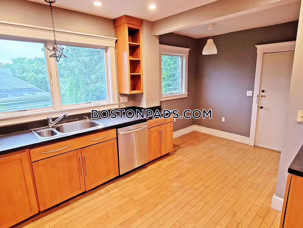 Brookline Apartment for rent 3 Bedrooms 1 Bath Washington Square - $4,400: Discover the joys of Brookline living in this radiant 3-bedroom oasis, where every detail is designed for your… dlvr.it/T7Y0Mv #brooklineapartments #brooklinerentals #apartmentsforrentinbrookline