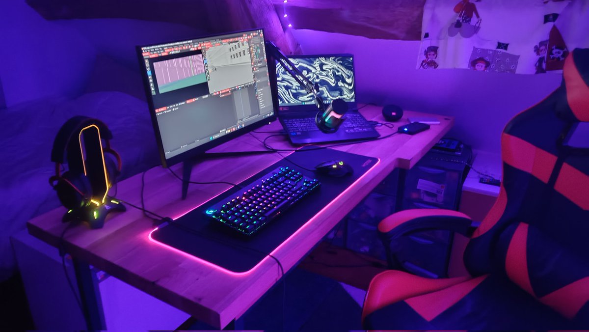 @Redwinx_YT Ecran msi 170hrz . LOGITECH G502 , clavier logitech pro tkl. Pc portable acer nitro 5 ( i7 11eme gen   rtx3070, 32go ram) bureau en chaine fait sur mesure. Casque hyperxcloud2 et un siege jsp la marque.