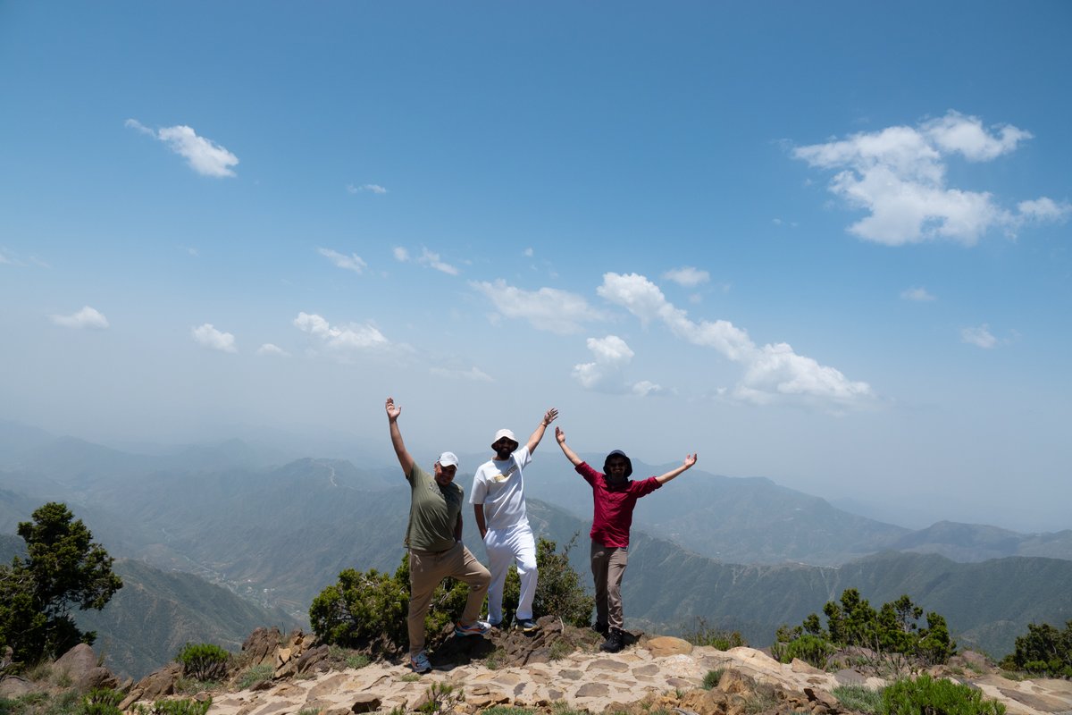 365adventures_'s tweet photo. Soudah Ranges🇸🇦 Highest peak in Saudi Arabia which has the oldest trek route in the country!

Check out these breathtaking views😍

#SaudiArabia #Soudahranges #Adventures #Thrill https://t.co/p58z6NQ06a