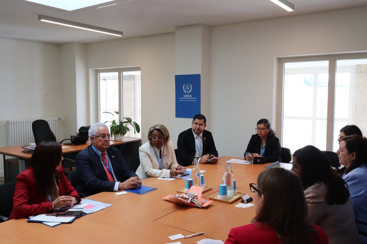 At #WHA77, we discussed with 🇵🇦#Panama Minister of Health, Ivette Berrio Aqui, @IAEAorg's efforts towards realising equitable #CancerCare4All including through the expansion of access to high-quality and effective radiation medicine under #RaysofHope