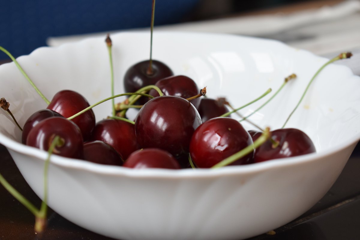 Ripe cherries
#LIFE #blue #heaven #reflection #nature #NaturePhotography #light #shadows #decor #pretty #beautiful #photography #PhotographyIsArt #photographylovers #nebe #jaro #mraky #fotky #focení #cherries