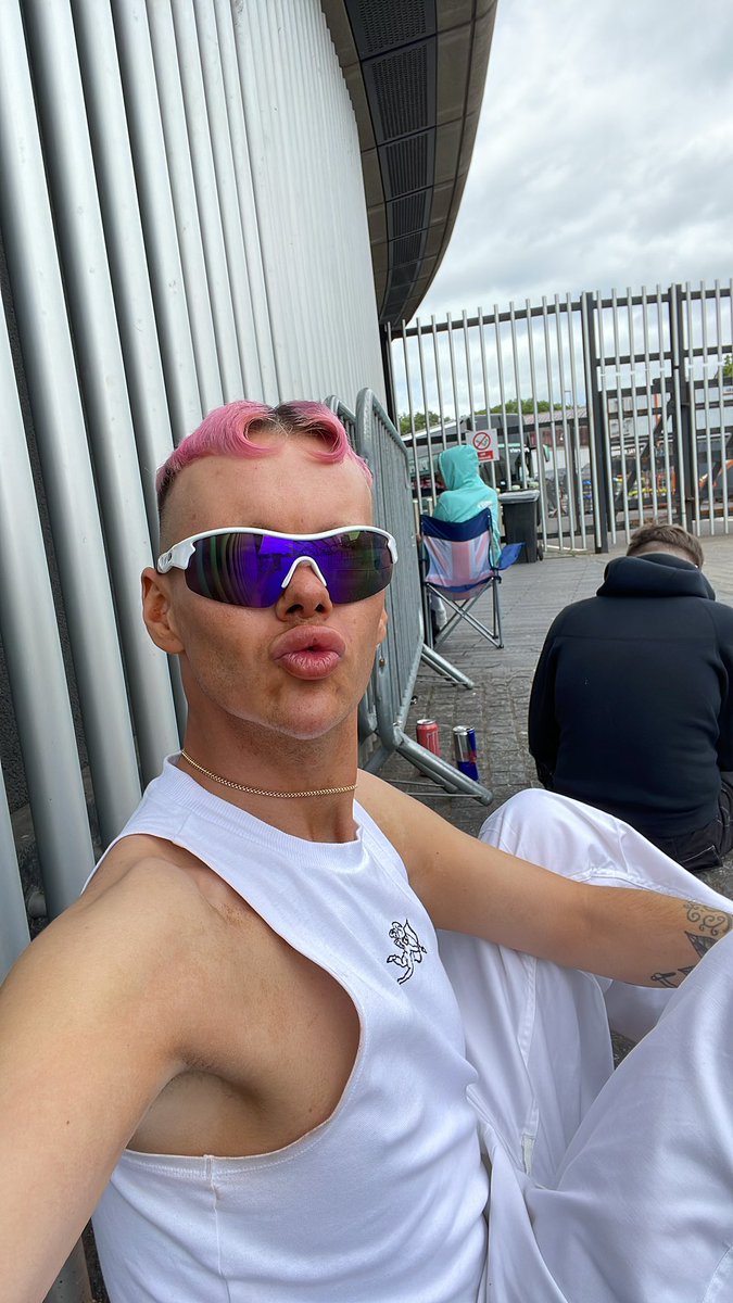 isthatlavender's tweet image. We here @NICKIMINAJ 
#GagCityGlasgow