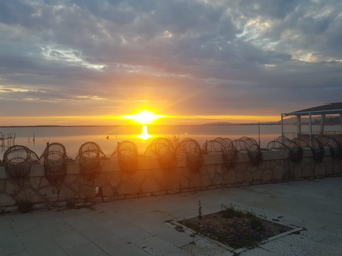 nnarus62's tweet photo. Alba del #29maggio sul #lagoDiLesina è sempre uno spettacolo!
@GALGargano @garganolab2_0 @voltabuonarai @puglia @gargano_it @gargano_it https://t.co/vMLJ81wLCy