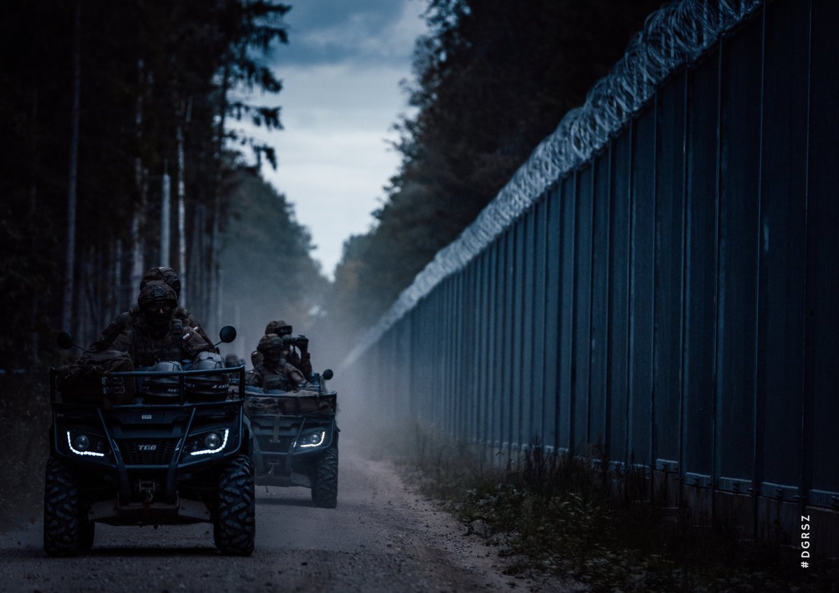 DGeneralneRSZ's tweet photo. Długi weekend dobiega końca... My zostajemy na posterunkach. Bezpiecznej nocy 🇵🇱! https://t.co/ToppOEYeMv