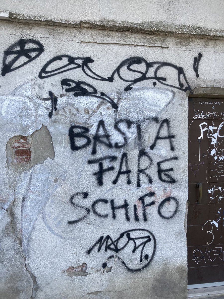 artenarchist's tweet photo. #basta #fare #schifo #artenarchist https://t.co/if8pAHFz8X