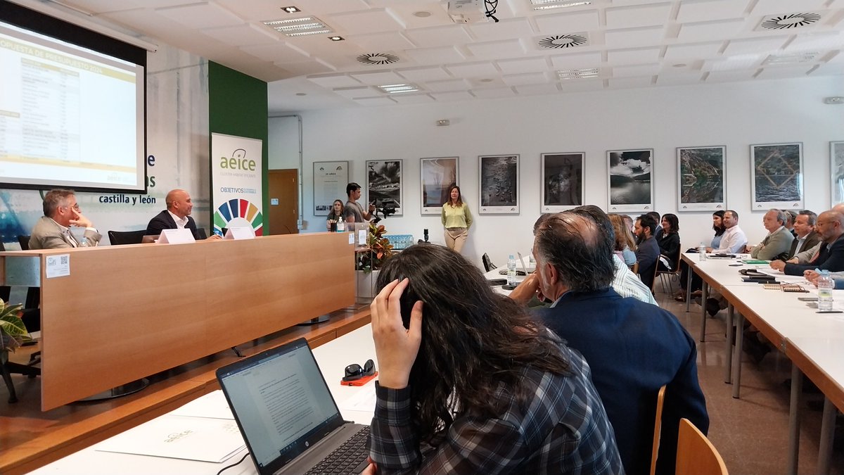 penchoha's tweet image. Hoy desde @aenor acompañando al @ClusterAeice en su asamblea General. Enhorabuena al equipo por los logros conseguidos y gracias a @ricardofortuoso por sus años como presidente. Y también enhorabuena a @EstibalizGonza por ponerse al debe del cluster.
