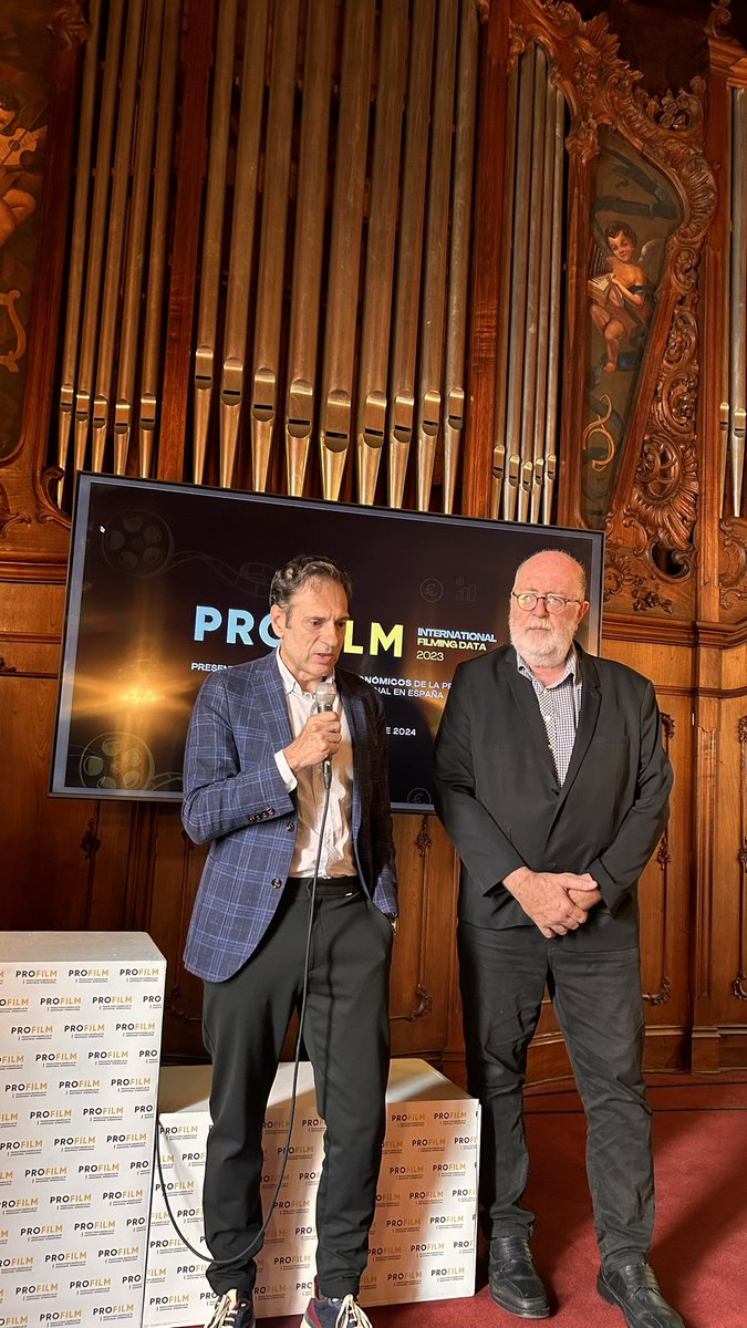 Nos acompañan en la presentación Pedro Barbadillo, director de la @MallorcaFilmCo y el Secretario autonómico de cultura Pedro Vidal quien manifiesta la apuesta del Govern por el audiovisual.