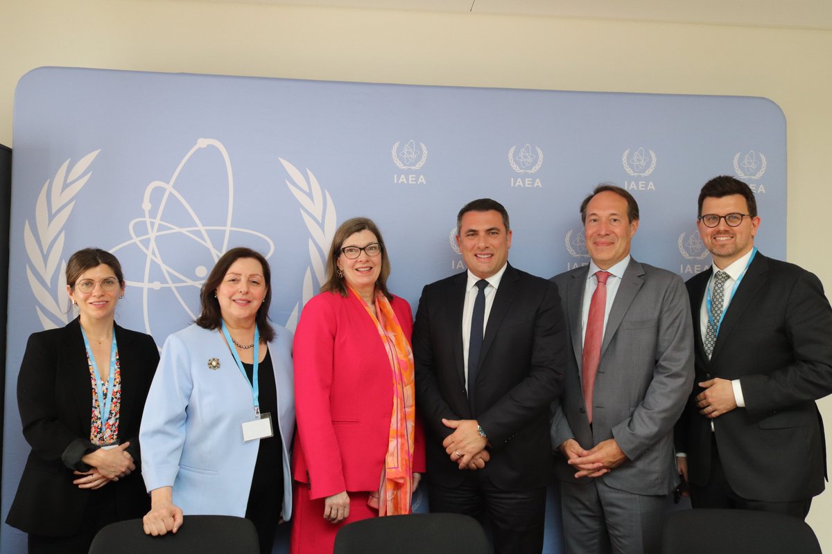 Under #RaysofHope, @iaeaorg has joined forces w/ @GEHealthCare to strengthen cancer diagnosis and treatment around the world. 
At #WHA77, the Agency met w/ GE HealthCare International’s delegation & discussed their efforts to date as well as support to Rays of Hope Anchor Centres