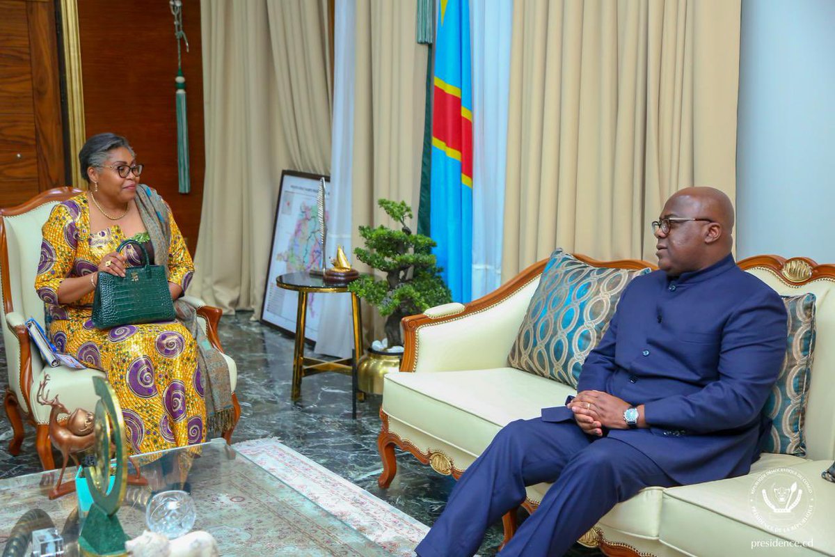 Presidence_RDC's tweet photo. #RDC 29.05.2024|#Kinshasa
Le Chef de l’État Félix Tshisekedi a procédé, ce mercredi, à la signature de l’ordonnance N°24/039 du 28 mai 2024 portant nomination du gouvernement que va diriger Mme le Premier ministre Judith Suminwa Tuluka. https://t.co/8s4w3RbR3e