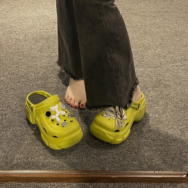 Lily01091122's tweet photo. Clogs Slippers was found by me!Can freely match small accessories， EVA slippers, soft and comfortable, can relax the feet very well. Whether outdoors or indoors, it is a good choice!
#Slipper #EVA #Feet #Outdoor #Indoor #Gifts #OOTD #Fashion #CustomSlipper #CustomSlipperLogo https://t.co/cVymLJS7Fe