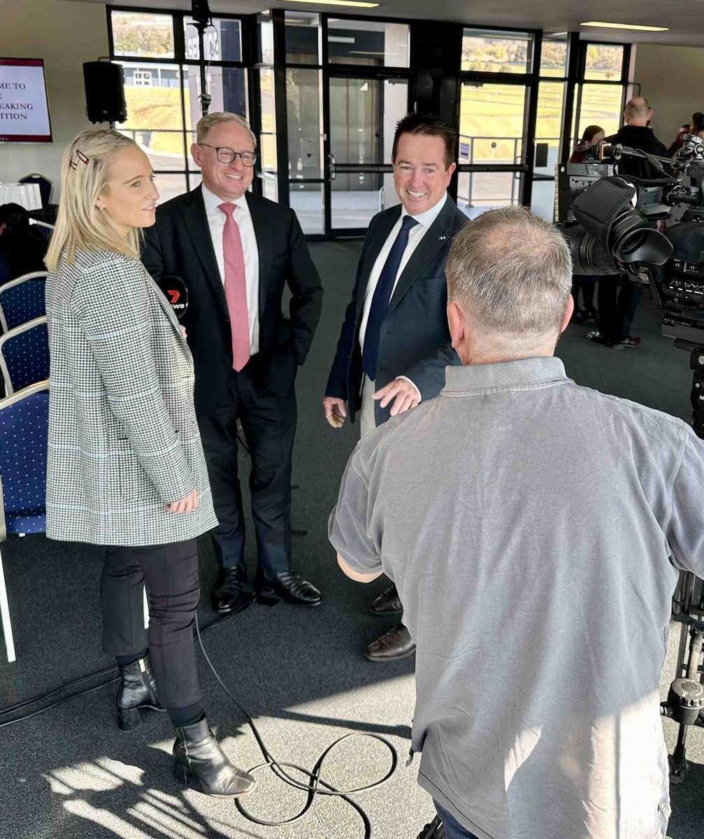 In Bathurst this morning with my friend Paul Toole MP to select the regional winner of the NSW Parliament’s Public Speaking Competition as part of the Bicentenary of the Legislative Council! 🗣️