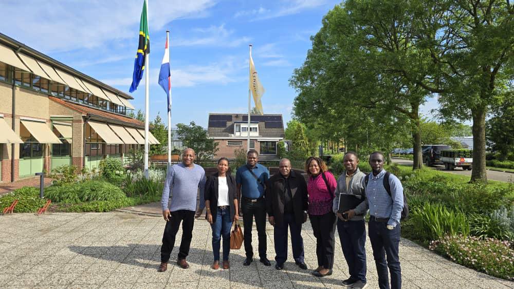 NLAgriTanzania's tweet photo. A delegation from @TPHPA_Official visited the Netherlands for study visit on how electronic messages are exchanged in the process of #import and #export of #agricultural crops. Through digitalized certificates, the process is more efficient and effective.  #SDGs #partnerships https://t.co/WoEnT4BLHR