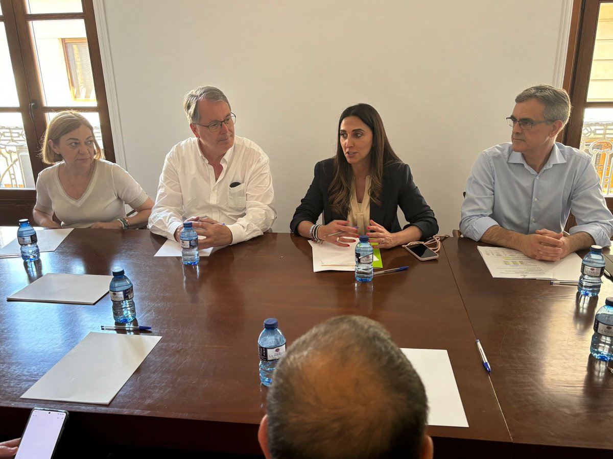 🔵Reunión con los representantes del Consejo Regulador de la Denominación de Origen Protegida Jumilla ‼️Conocemos de primera mano las necesidades que presenta el sector vinícola de Jumilla, que se está vivendo muy afectado por la sequía