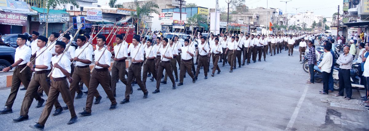 उत्साहपूर्ण वातावरण में पथसंचलन

चिखली.
चिखली स्थित आदर्श विद्यालय परिसर में, राष्ट्रीय स्वयंसेवक संघ विदर्भ प्रांत के ‘संघ शिक्षा वर्ग सामान्य’ में सहभागी शिक्षार्थियों का पथसंचलन मंगलवार (28 मई, सायं) को उत्साहपूर्ण संपन्न हुआ. वर्ग के 441 स्वयंसेवक पूर्ण गणवेश में सहभागी हुए.