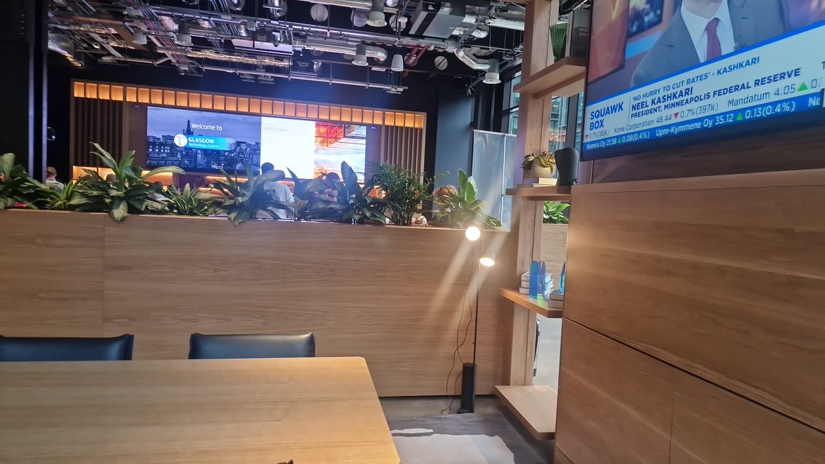 Mr Gibson tweet media