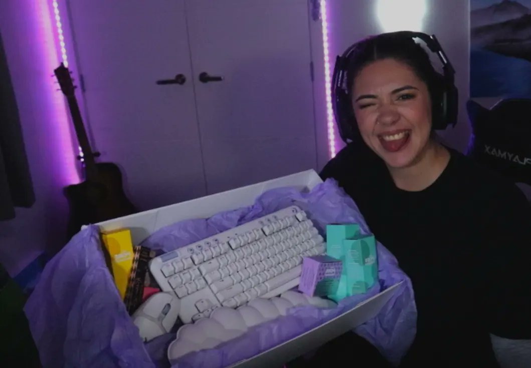 nemsysis's tweet image. Thank you @logitechg + @benefitnz for sending me The Aurora Collection and the POREfessional Collection to try out on stream!! 
Hope you guys try these products too! 
#POREfessional #auroracollection #playyourway #ad #gifted