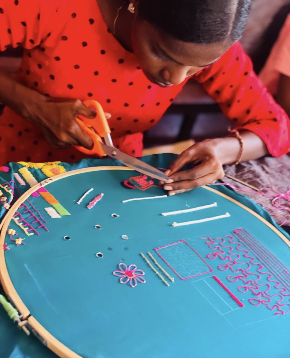 vavuniyafa's tweet photo. Aari embroidery, known for its intricate designs and fine craftsmanship, was brought to life through the hands of our talented students. 

#srilanka #srilankadaily #vavuniya #nochchimoddai #aariworkclass #aariembroidery #aariwork #trending #vavuniyatowncake #aariblouseschool https://t.co/pxsOapEirj