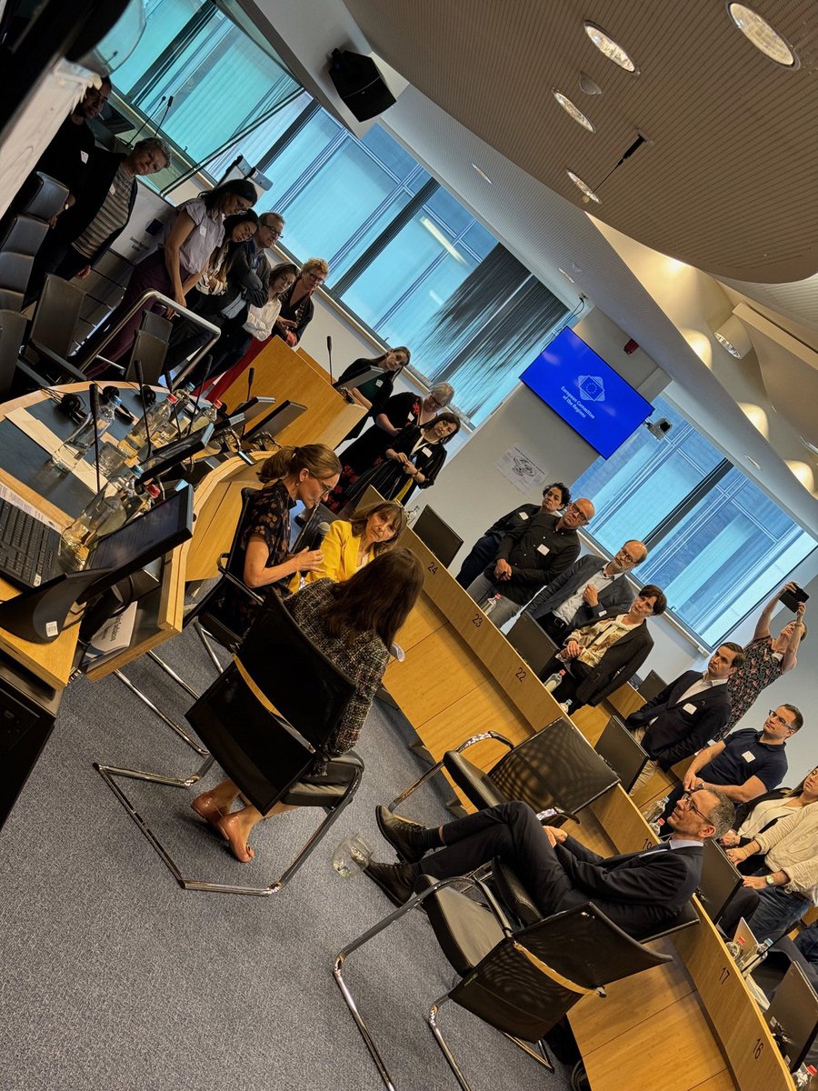Jasper van Loo (@jaspervanloo) on Twitter photo Fishbowling….
At the #tripartite exchange seminar on #socialdialogue for just #greentransition everyone has a say - and 1 marble 🟢
As a fishbowl fills up with marbles we create new knowledge!
<a href="/Cedefop/">EU_Cedefop</a> <a href="/eurofound/">Eurofound</a> <a href="/etfeuropa/">European Training Foundation 🇪🇺</a> <a href="/EUEnvironment/">EU EnvironmentAgency</a> <a href="/EU_EESC/">European Economic and Social Committee</a> <a href="/EU_Social/">EU Social 🇪🇺</a> Fishbowling….
At the #tripartite exchange seminar on #socialdialogue for just #greentransition everyone has a say - and 1 marble 🟢
As a fishbowl fills up with marbles we create new knowledge!
<a href="/Cedefop/">EU_Cedefop</a> <a href="/eurofound/">Eurofound</a> <a href="/etfeuropa/">European Training Foundation 🇪🇺</a> <a href="/EUEnvironment/">EU EnvironmentAgency</a> <a href="/EU_EESC/">European Economic and Social Committee</a> <a href="/EU_Social/">EU Social 🇪🇺</a>