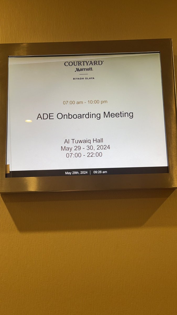 maeenaf's tweet image. Connecting with educators from all over and swapping stories? Yes, please! Thanks, #AppleDistinguishedEducators . Proud to be a member of the ADE crew—time to save the world, one classroom at a time!😄