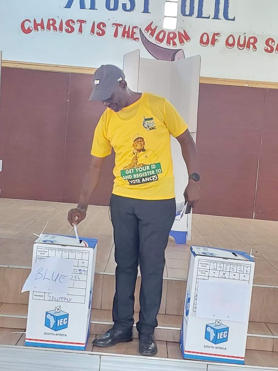 SACP1921's tweet photo. He also engaged in discussions with ANC members and supporters along with volunteers as they were in proceess of defending the gains of democracy and ensuring victory for the #ANC.
#IVoteANC
#LeadUsRamaphosa
#VOTEANC29May2024
#VOTEANC2024
#LetsDoMoreTogether https://t.co/JBROEqgoFd