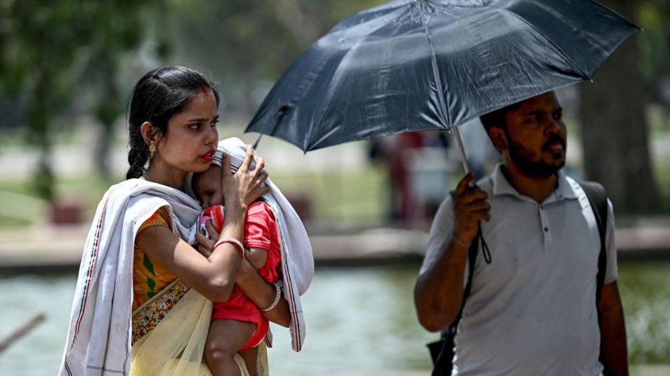 #Breaking Delhi’s #Mungeshpur records an all time high of 52.3 degrees! Hottest place in India