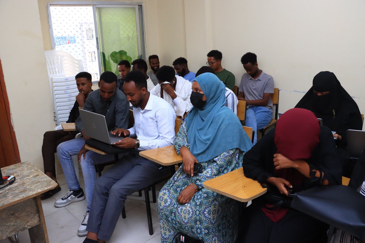 MustaqbalP's tweet image. The graphic design and multimedia training program has begun at Tiigsi school, benefiting 30 young individuals. A big thanks to the Deaconess Foundation for their valuable support in empowering youth in Somaliland. #YouthDevelopment #GraphicDesignTraining #Somaliland"